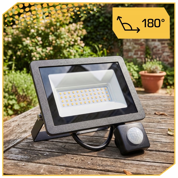 Halogen Naświetlacz LED Smartled 50W czarny z czujnikiem ruchu IP66 4500K Jasność 4000 lm